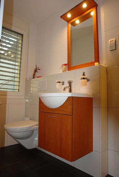 GIGER & GUT aus Dagmersellen | Innenausbau Bad - Waschbecken Hängeschrank und Spiegeleinfassung