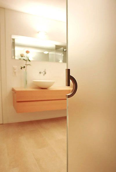 GIGER & GUT aus Dagmersellen | Innenausbau Türen - Milchglastür zum Badezimmer