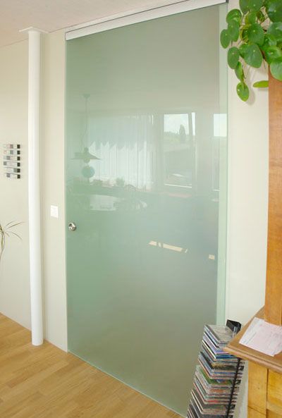 GIGER & GUT aus Dagmersellen | Innenausbau Glas - Glastür im Wohnbereich 