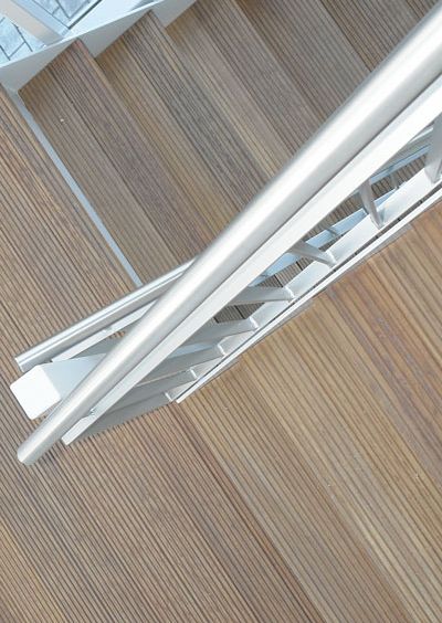 GIGER & GUT aus Dagmersellen | Außenboden - Holzaußentreppe Detail Stufen