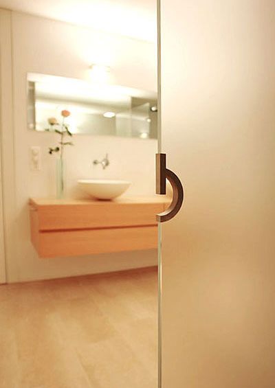 GIGER & GUT aus Dagmersellen | Innenausbau Türen - Milchglastür zum Badezimmer
