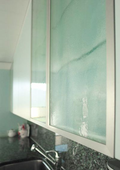 GIGER & GUT aus Dagmersellen | Innenausbau Glas - Küchenschrank Fronten aus Glas