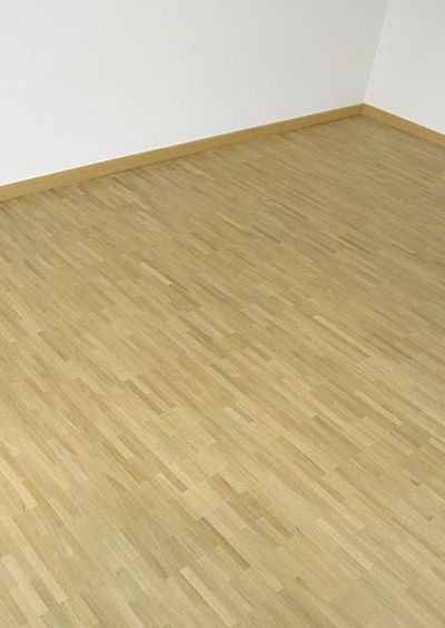 GIGER & GUT aus Dagmersellen | Innenausbau Parkett - heller Holzboden